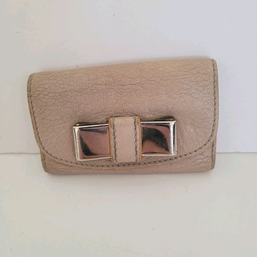 Chloe Logo Small Bow Trifold Key Case Holder 6 Hooks Wallet Leather Logo Beige‎